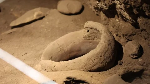 Old Jar in the ground 4 Video stock 319502093