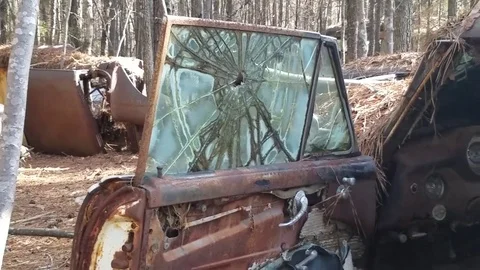 Old junk car Vídeos de archivo 72246864