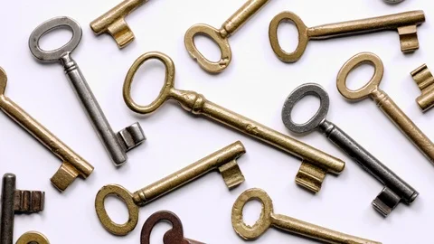 Old keys rotating over white background Video stock 119575737