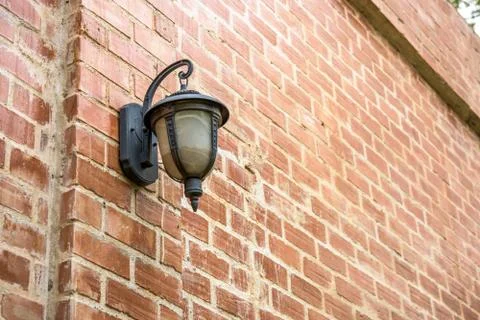 Old lamp on brick wall Stockfoto's