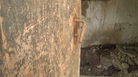 Old latch on the abandoned door 스톡 동영상 113002594