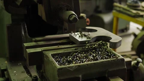 Old lathe in a roundhoud Video stock 262333029