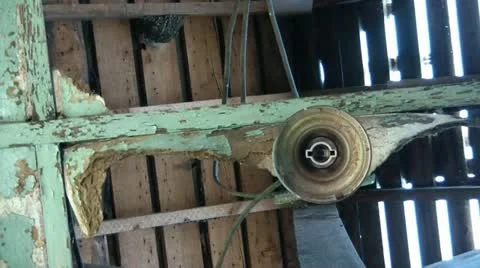 Old Light Fixture Swaying from Ceiling Vidéo 12599848