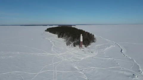 Old lighthouse on the island in winter. Video stock 150053093