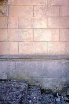 Old lined pink and gray wall Stockfoto's