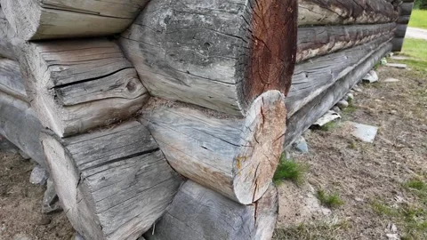 An old log cabin with decorations. Ancient wooden architecture. Stock-Footage 315899771
