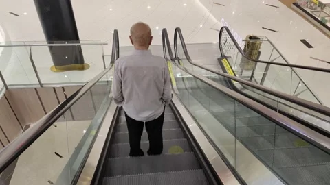 An old man alone in a downward escalator Video stock 163413158