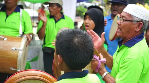 Old man and kids playing Malay tambourine, Rebana Ubi in wedding ceremony Stock Footage 35005161