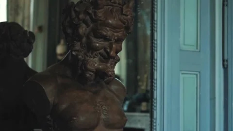 Old man bronze statue in inside museo. Beautiful sculpture Stock Footage 140374791