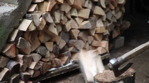 Old man chopping firewood, axe, elderly man working hard, close up 스톡 동영상 41264895