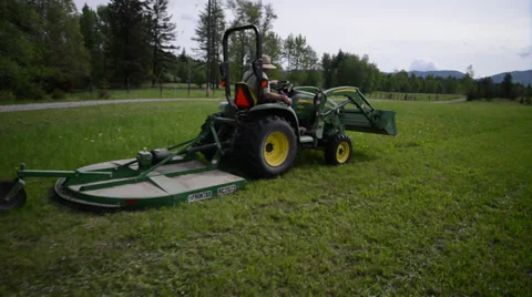 Old Man Driving Tractor Vídeos de archivo 39074074