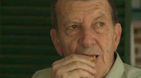 Old man eating 스톡 동영상 33801897