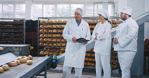 Old man engineer explaining to the baker chef big man and his assistance the Stock Footage 112342327