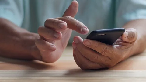 Old man hold black smartphone with left hand Stock-Footage 80903639