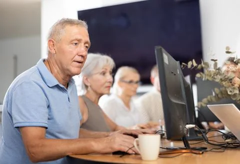 Old man learning computer programs in training room 스톡 사진