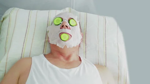 Old man makes vegetable face treatment in spa salon. Stock Footage 125636937