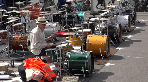 Old man plays the drums, Riga, Latvia Vídeo Stock 65022737
