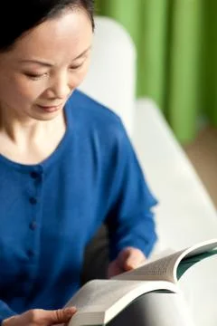 An old man reading Stock Photos