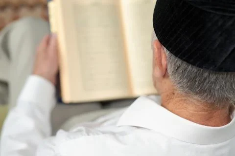 An old man reading. Selective focus Фото