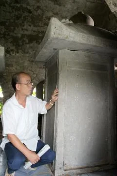 Old man reads epitaphs Stock Photos