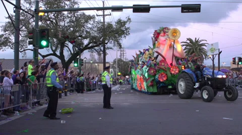 Old Man River float in Endymion parade making turn Stock Footage 37509973