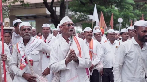 Old man singing and dancing during pandharpur wari Stock Footage 284905087