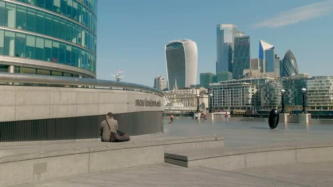Old man sitting alone watching London's Skyline during the Covid pandemic, Stock Footage 129309361