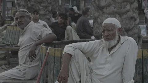 Old man sitting on bench Video stock 102219468