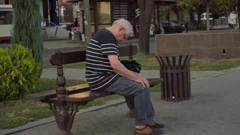 An old man sleeps on a bench in the park Stock Footage 170489067