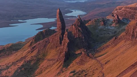 Old man of storr epic sunrise scenery in the isle of skye 库存影片 334059703