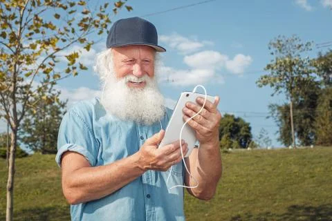 Old man talking on the phone Foto stock