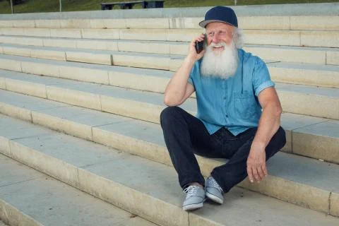 Old man talking on the phone Stock Photos
