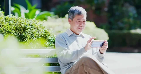Old man use smart phone Stock Footage 99509207