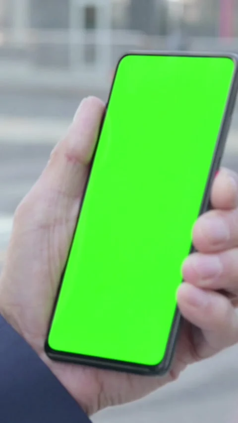 Old Man using Smartphone with Chroma Screen, Outdoor, Vertical Video Vídeo Stock 339672175