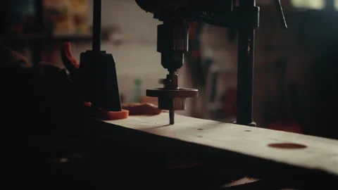 Old man working with a saw cutting a piece of wood in round in his cellar Video stock 139755886