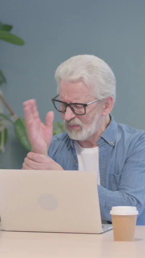 Old Man with Wrist Pain at Work, vertical video 스톡 동영상 329106481