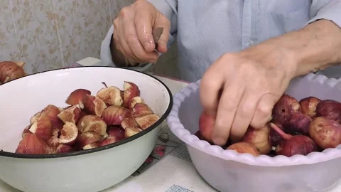 The old man's hands are cutting the pink figs. Stock Footage 137787200