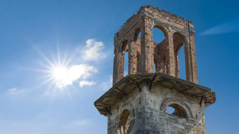 Old medieval castle tower on blue sky with sparkle sun background Vídeos de archivo 159280265