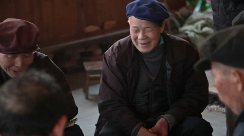 Old men plays table  game 库存影片 49060524