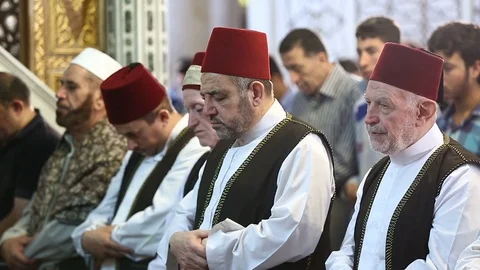Old men take part in Friday prayers inside Umayyad Mosque, Damascus, Syria Stock Footage 119495121