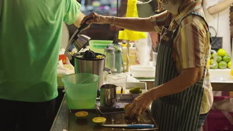 Old merchant making fruit lime juice at local night market in Chiang Mai Stock Footage 221719955