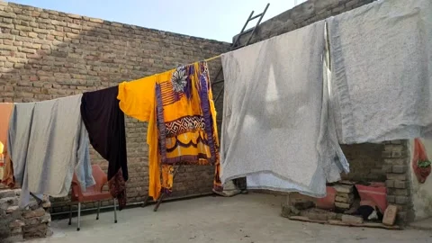 An old method of drying wet clothes 動画素材 164586504