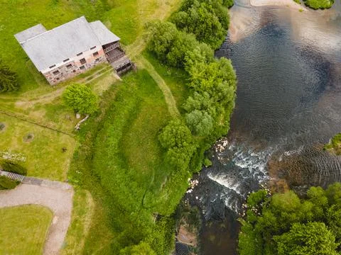 Old mill on Dubysa river in rural Lithuania Foto stock
