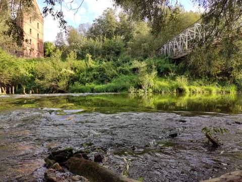 An old mill from the Second World War on the Protva River and a bridge Stockfoto's