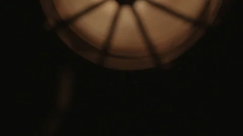 Old mine lightbulb flickering 動画素材 89533847