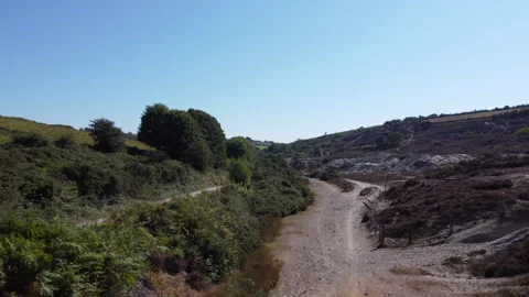 The old mining works around the Bissoe cycling trail from devpran to perranporth Video stock 262774212
