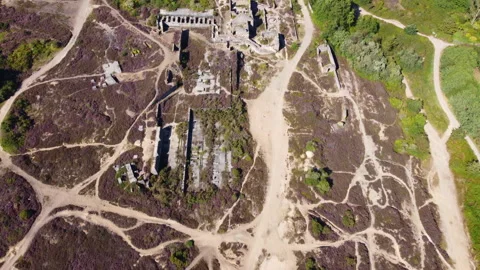 The old mining works around the Bissoe cycling trail from devpran to perranporth Video stock 262790873
