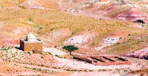 Old mosque constructed with clay next to Ait Ben Haddou in Morocco Foto stock
