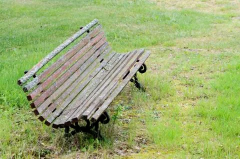 Old moss-covered bench Foto stock