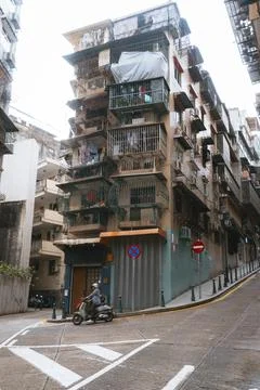 An old multi-storey building in Macau with bars on the balconies. Fotos de archivo